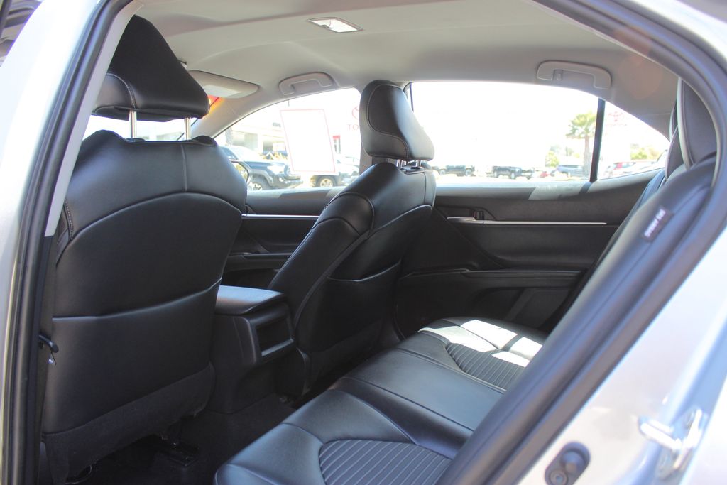 2022 Toyota Camry SE photo 13
