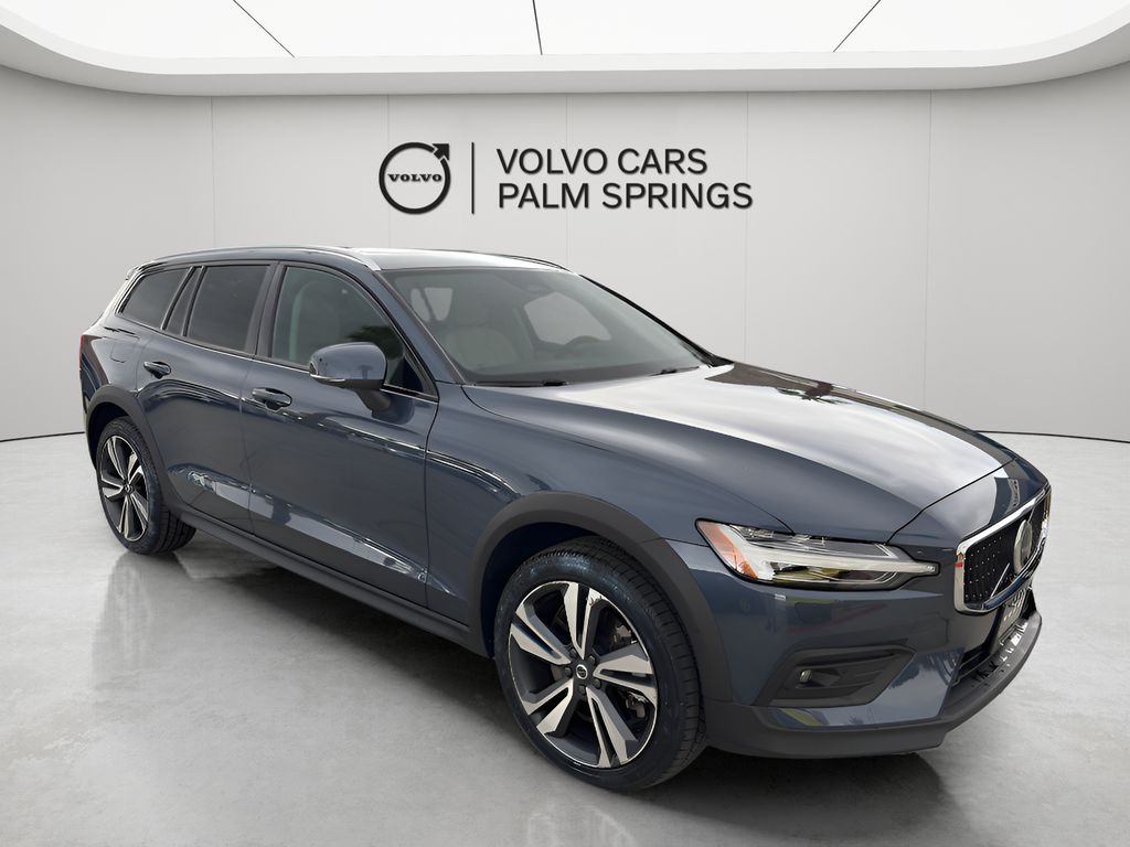 2024 Volvo V60 Cross Country Plus's photo