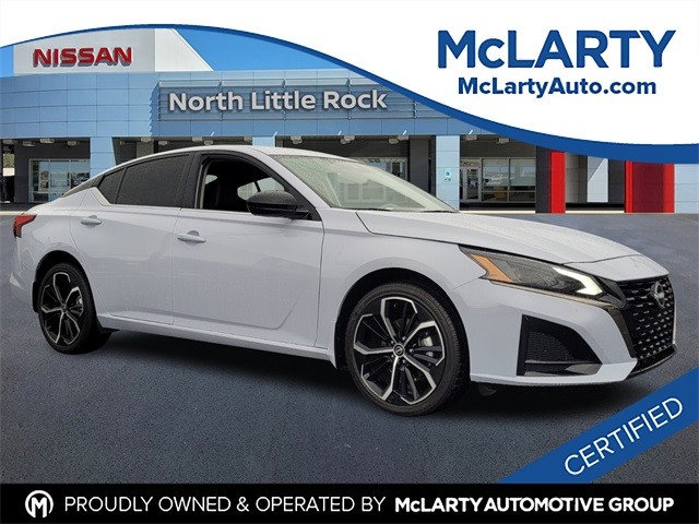 2025 Nissan Altima SR's photo