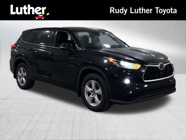 2021 Toyota Highlander LE's photo