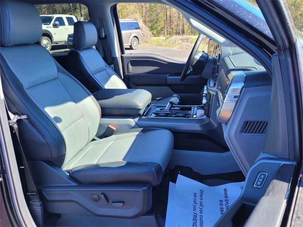 2025 Ford F-150 Lariat photo 14