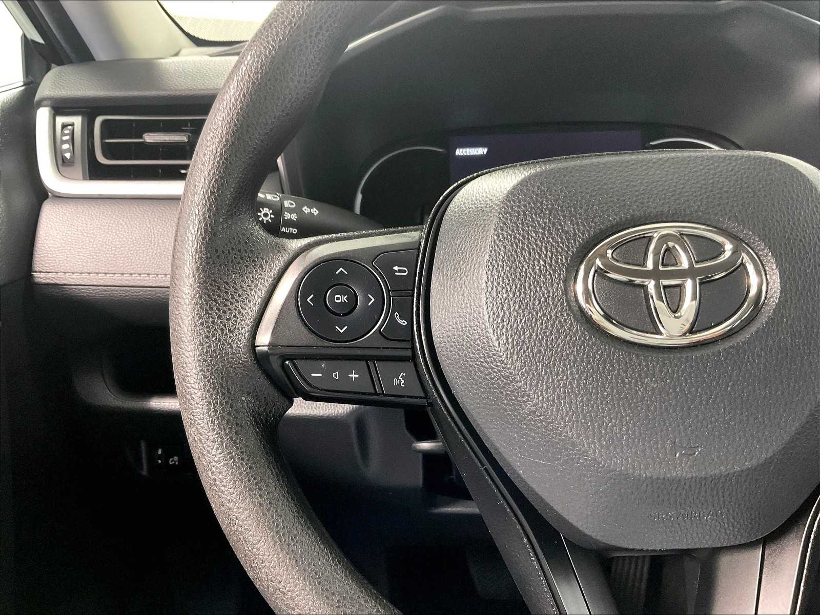 2023 Toyota RAV4 XLE photo 22
