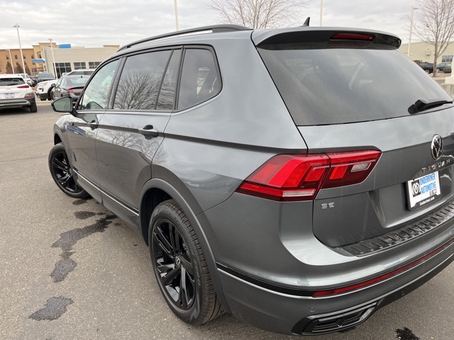 2024 Volkswagen Tiguan SE R-Line Black photo 3
