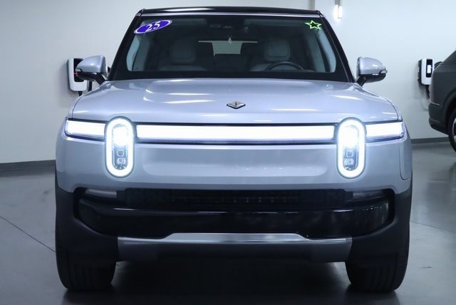 2025 Rivian R1S Adventure photo 2