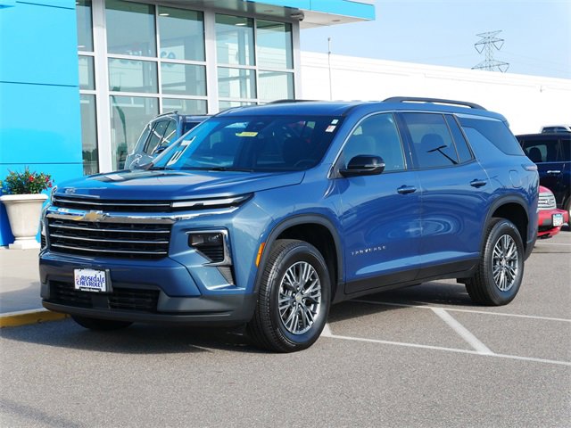 Used 2025 Chevrolet Traverse LT with VIN 1GNERGRS9SJ132610 for sale in Roseville, Minnesota
