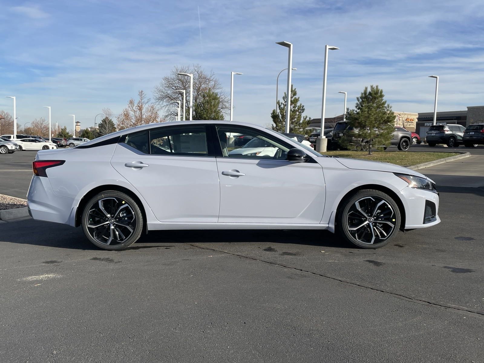 2025 Nissan Altima SR photo 2