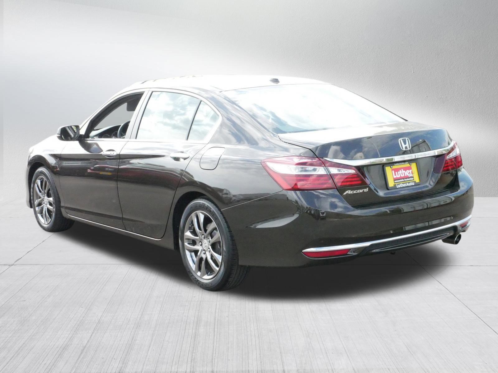 2017 Honda Accord EX photo 5