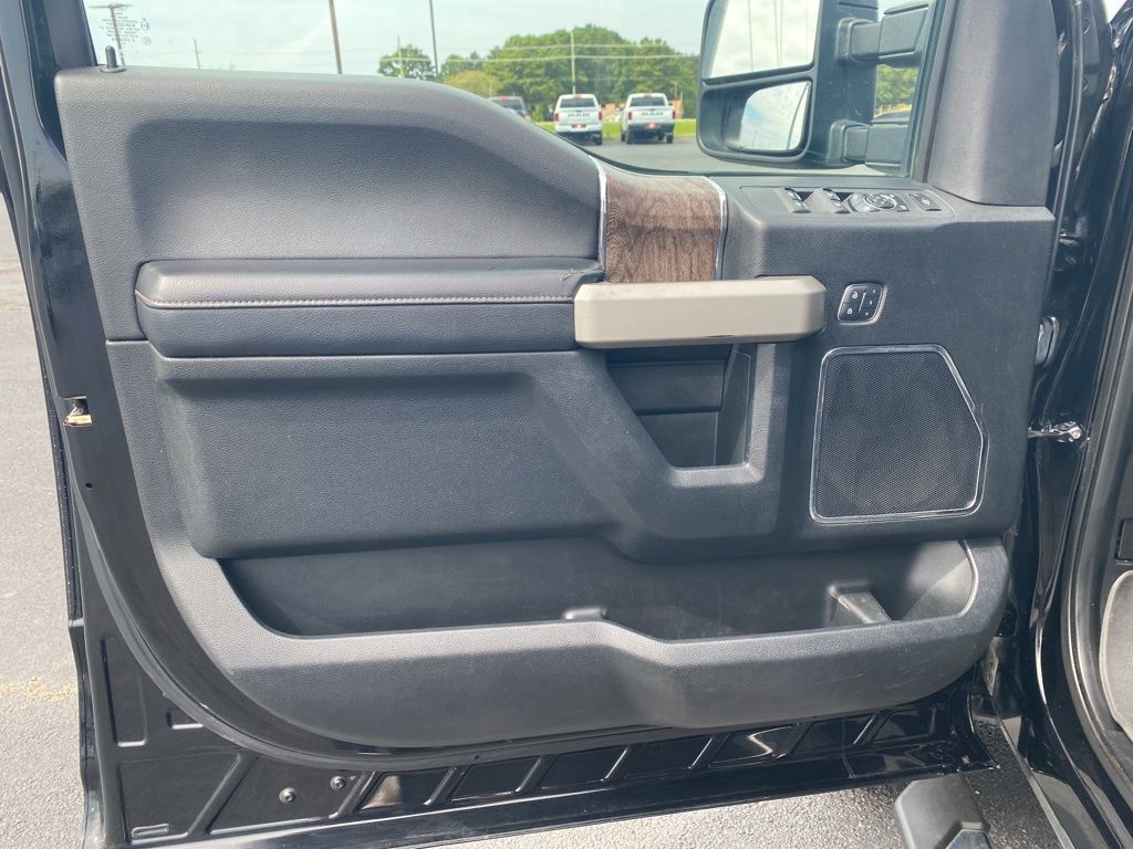 2017 Ford F-250 Lariat photo 10
