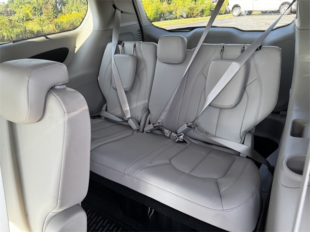 2017 Chrysler Pacifica Touring L photo 19