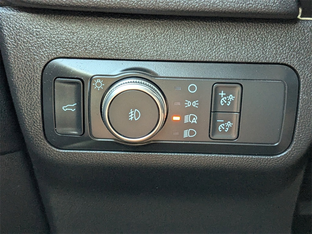 2020 Ford Escape Titanium photo 25