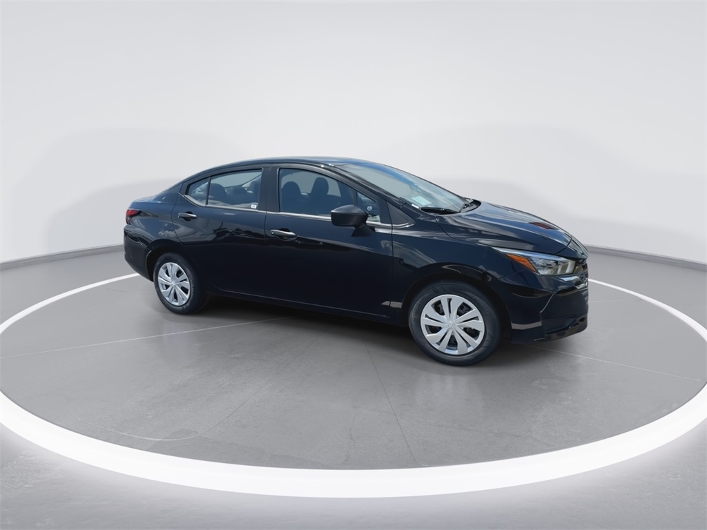 2025 Nissan Versa 1.6 S photo 2