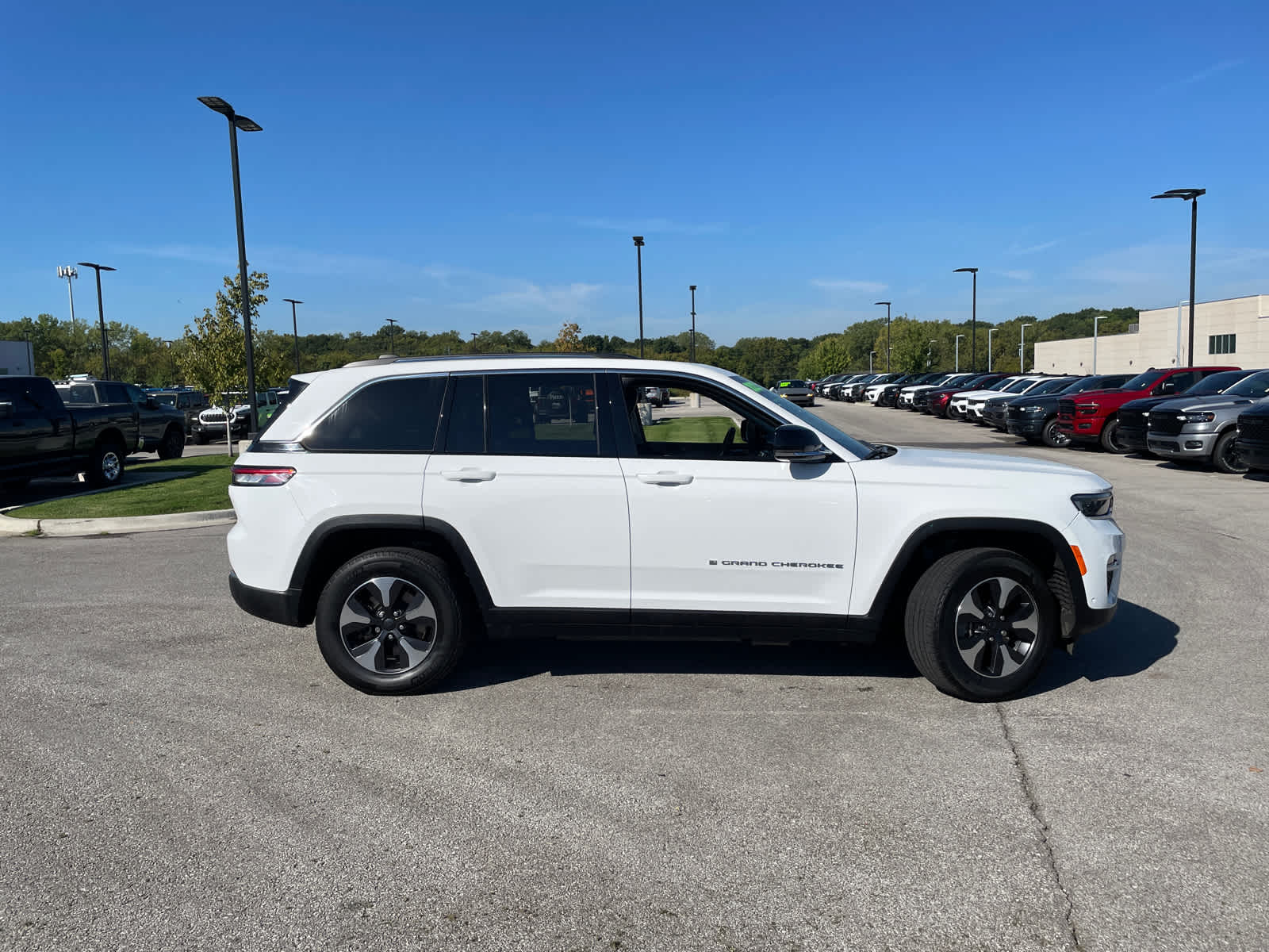 2023 Jeep Cherokee 4xe photo 9
