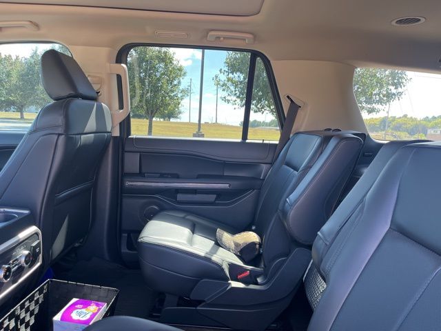 2023 Ford Expedition XLT photo 2