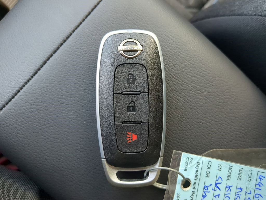 2025 Nissan Kicks SV photo 27