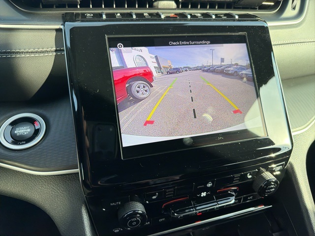 2025 Jeep Grand Cherokee Altitude photo 14