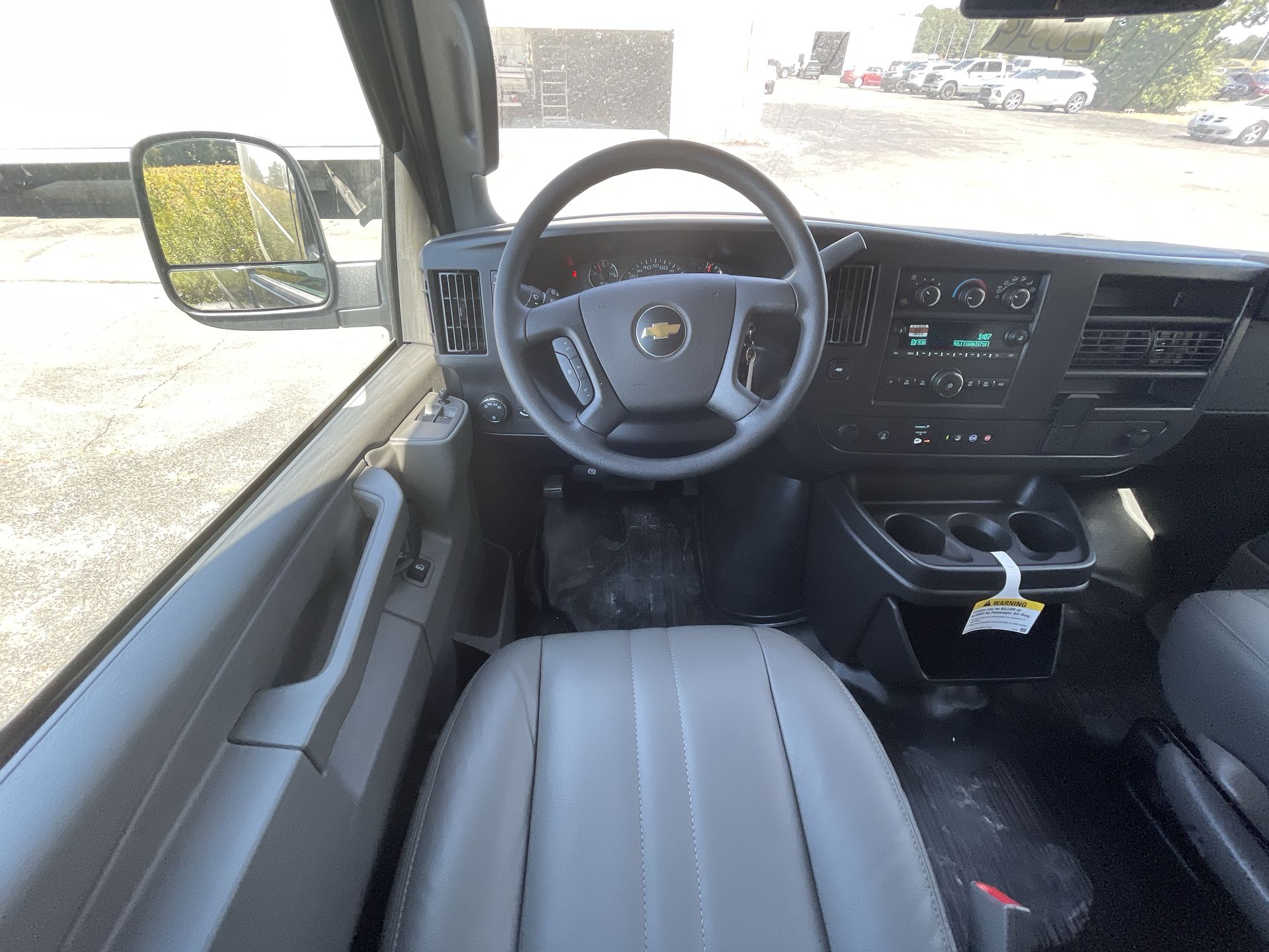 2025 Chevrolet Express Cargo 3500 photo 39