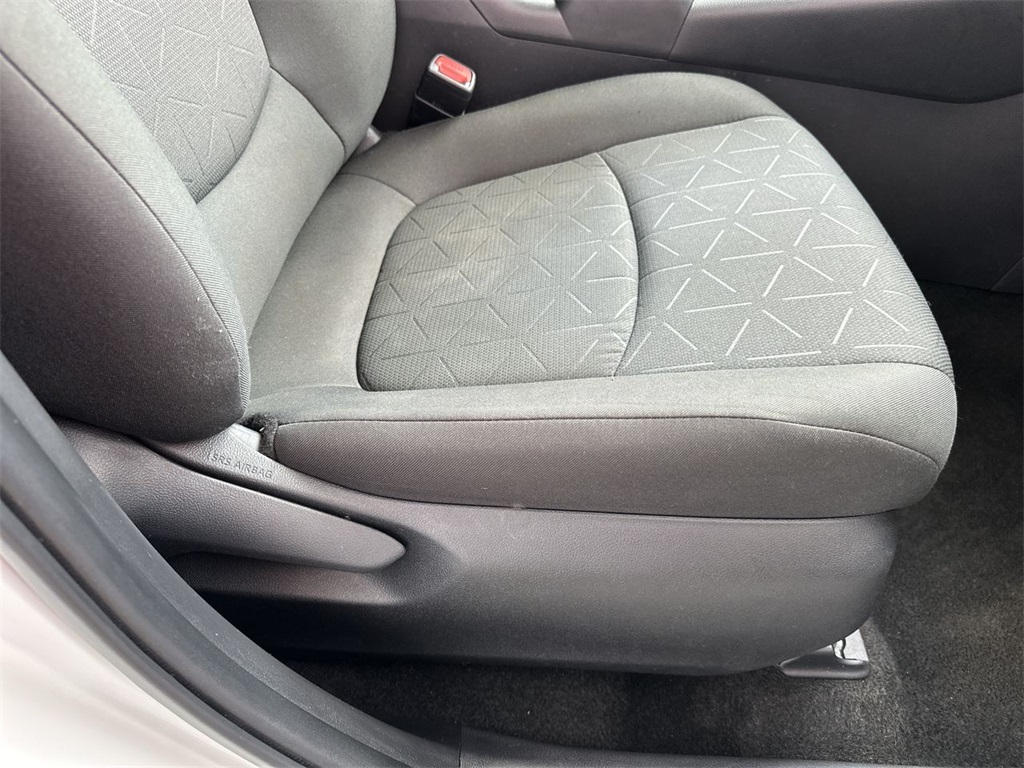 2023 Toyota RAV4 XLE photo 21
