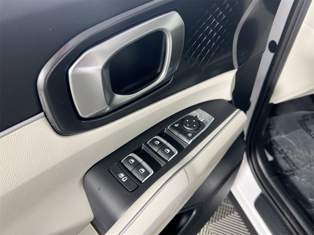 2025 Kia Sorento S photo 12