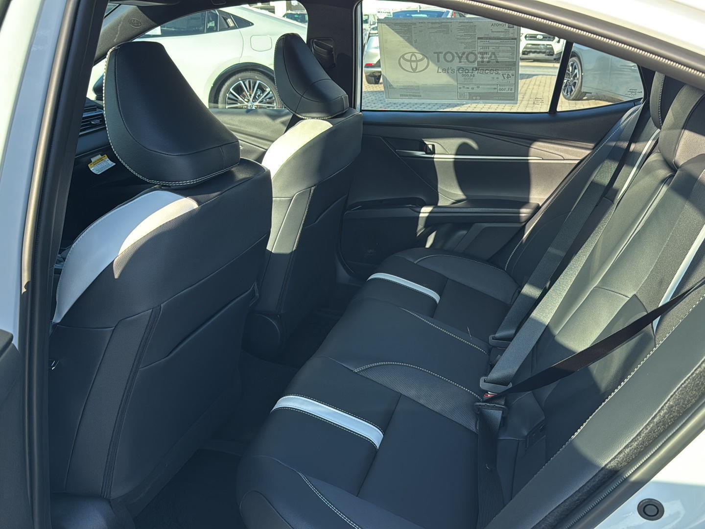 2025 Toyota Camry SE photo 9
