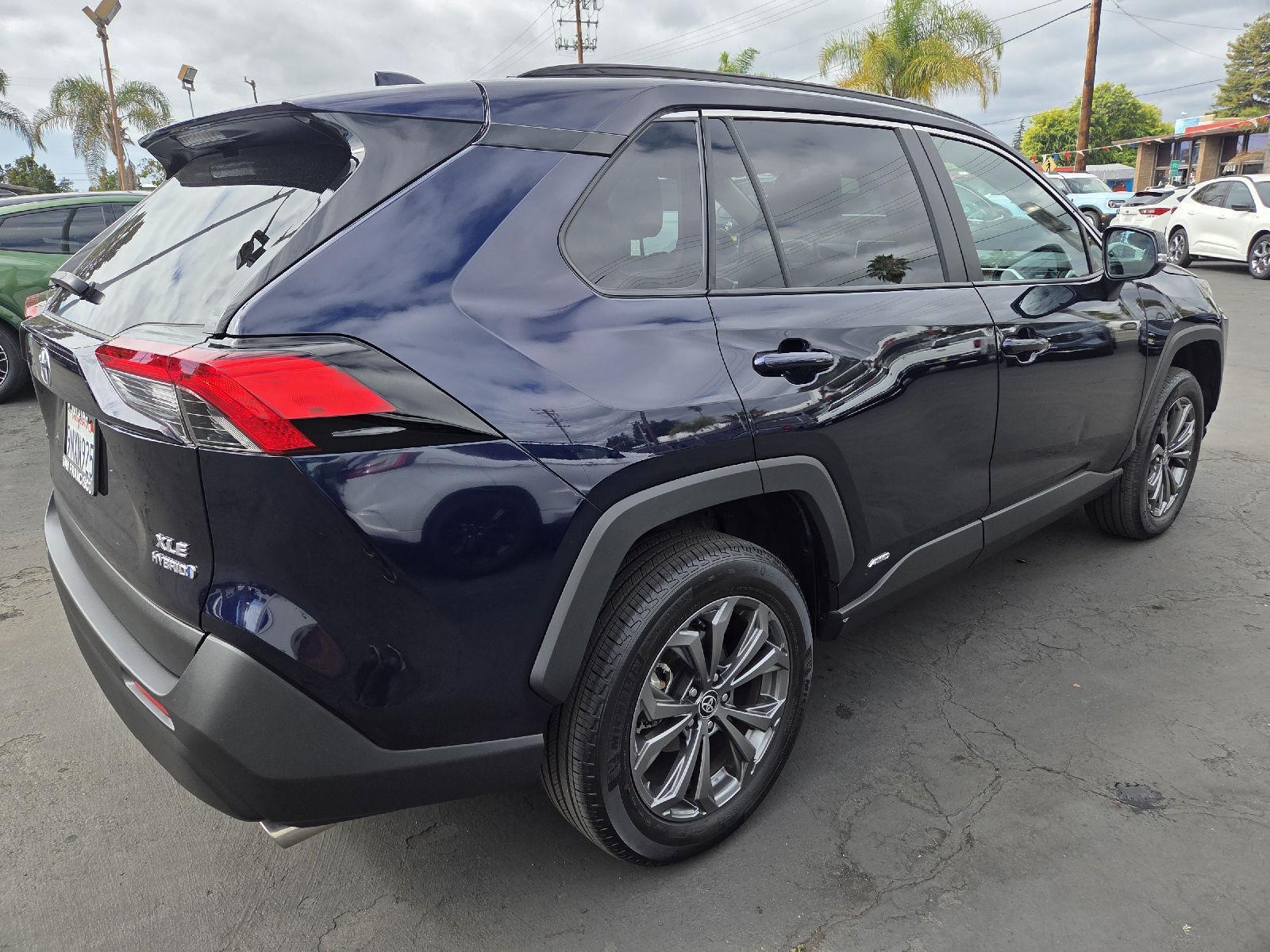 2024 Toyota RAV4 Hybrid XLE Premium photo 4