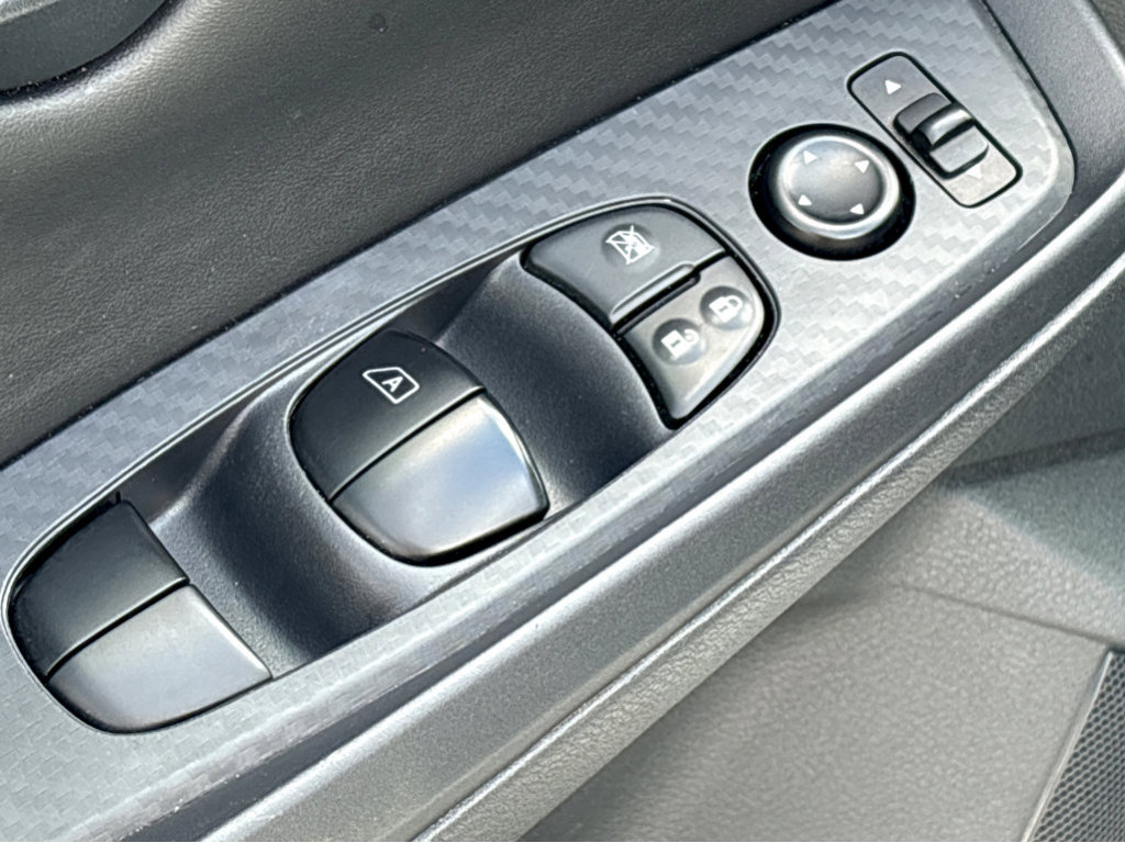 2024 Nissan Sentra S photo 17