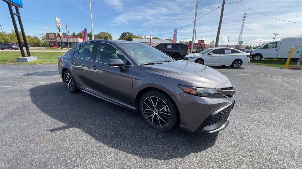 2023 Toyota Camry SE photo 2