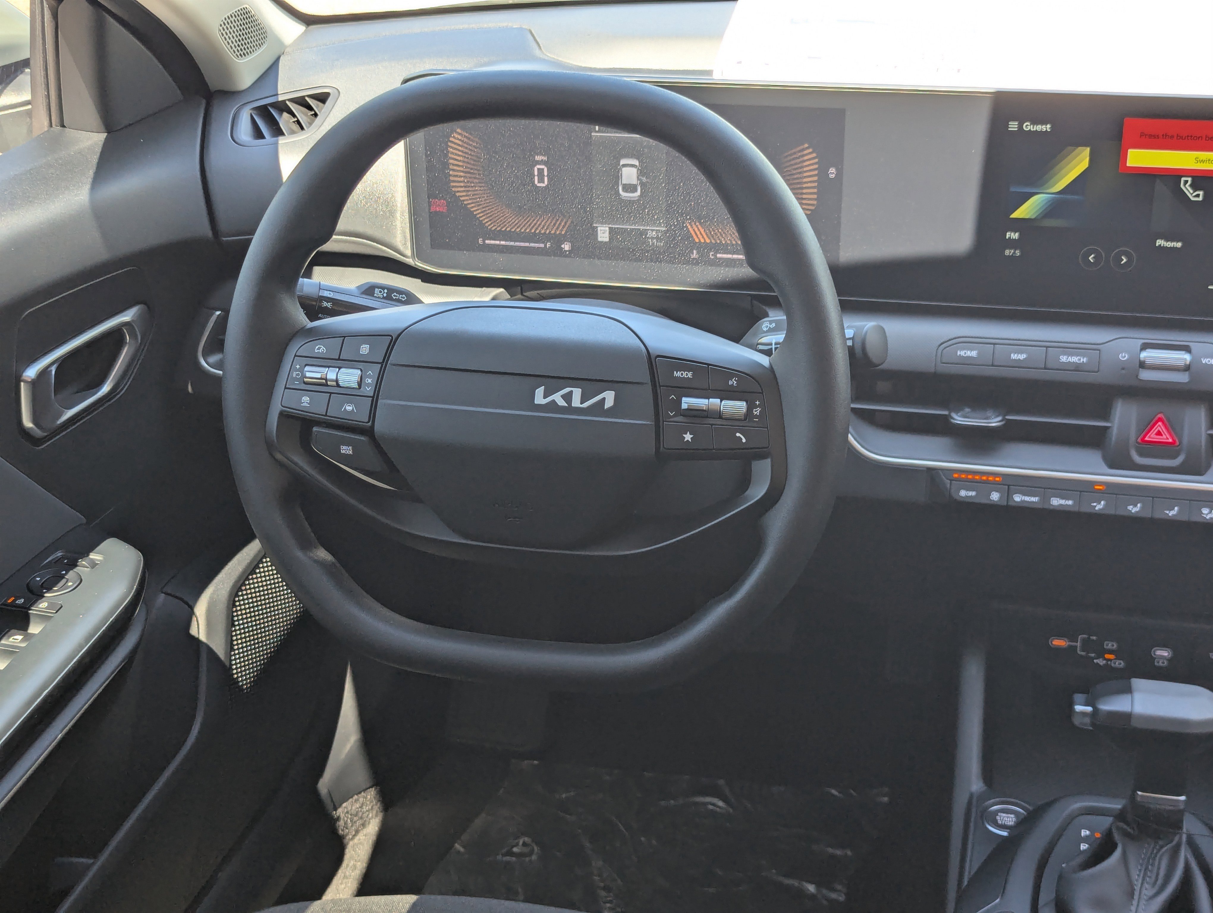 2025 Kia K4 LXS photo 3