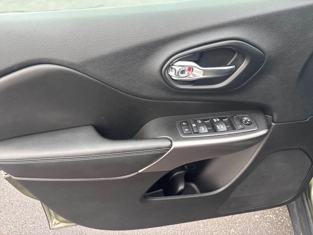 2019 Jeep Cherokee Latitude photo 13