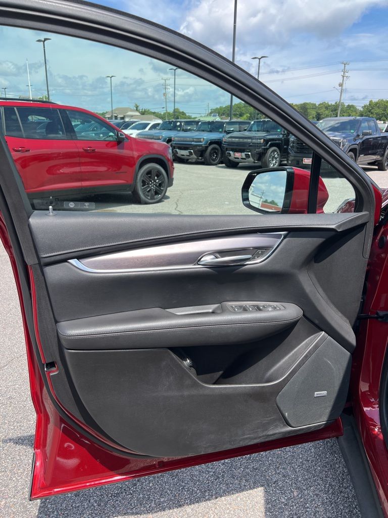 2022 Cadillac XT5 Luxury photo 9