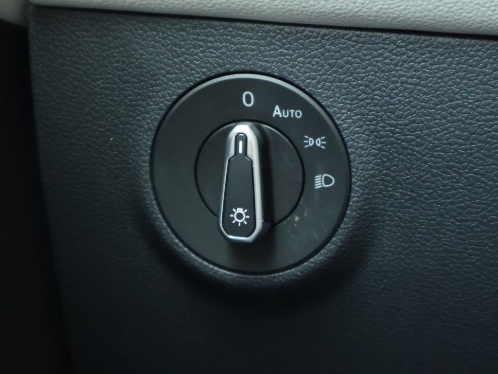 2025 Volkswagen Taos S photo 40