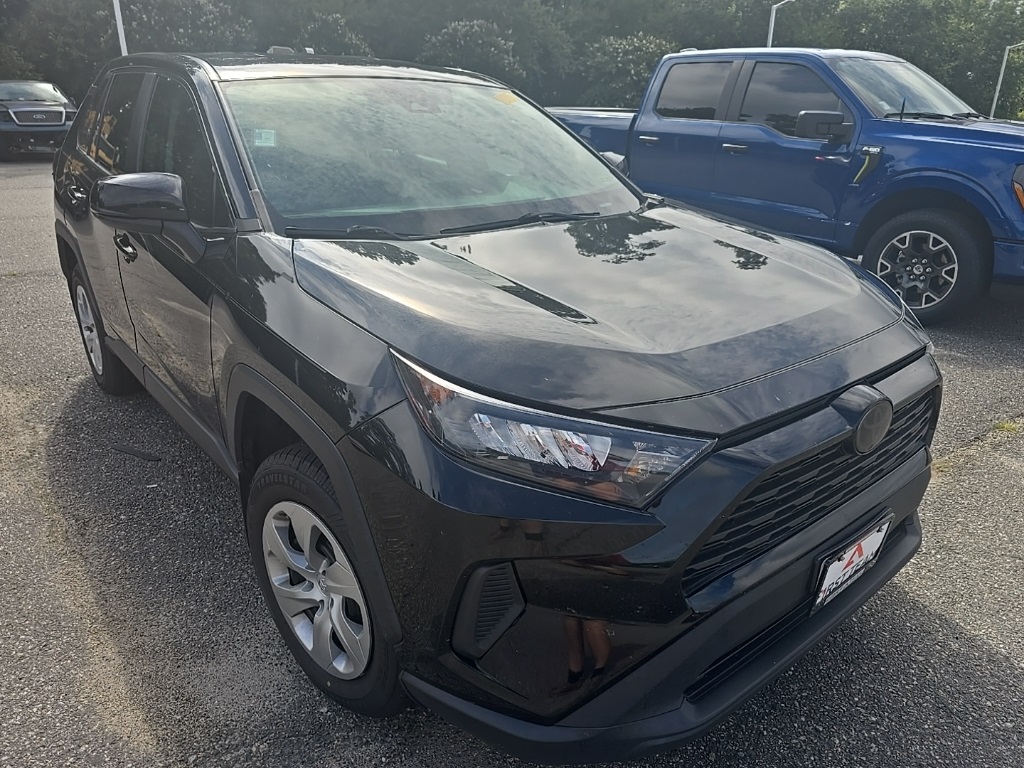 2022 Toyota RAV4 LE photo 3