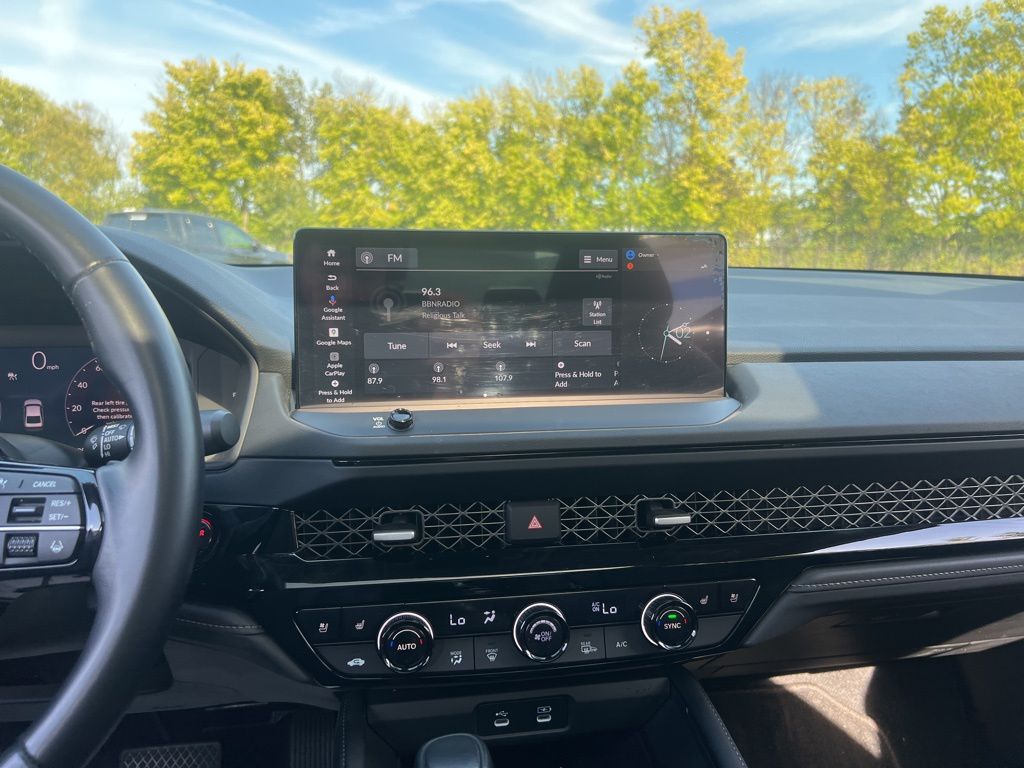 2023 Honda Accord Touring photo 13