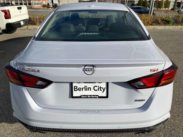 2025 Nissan Altima SR photo 4