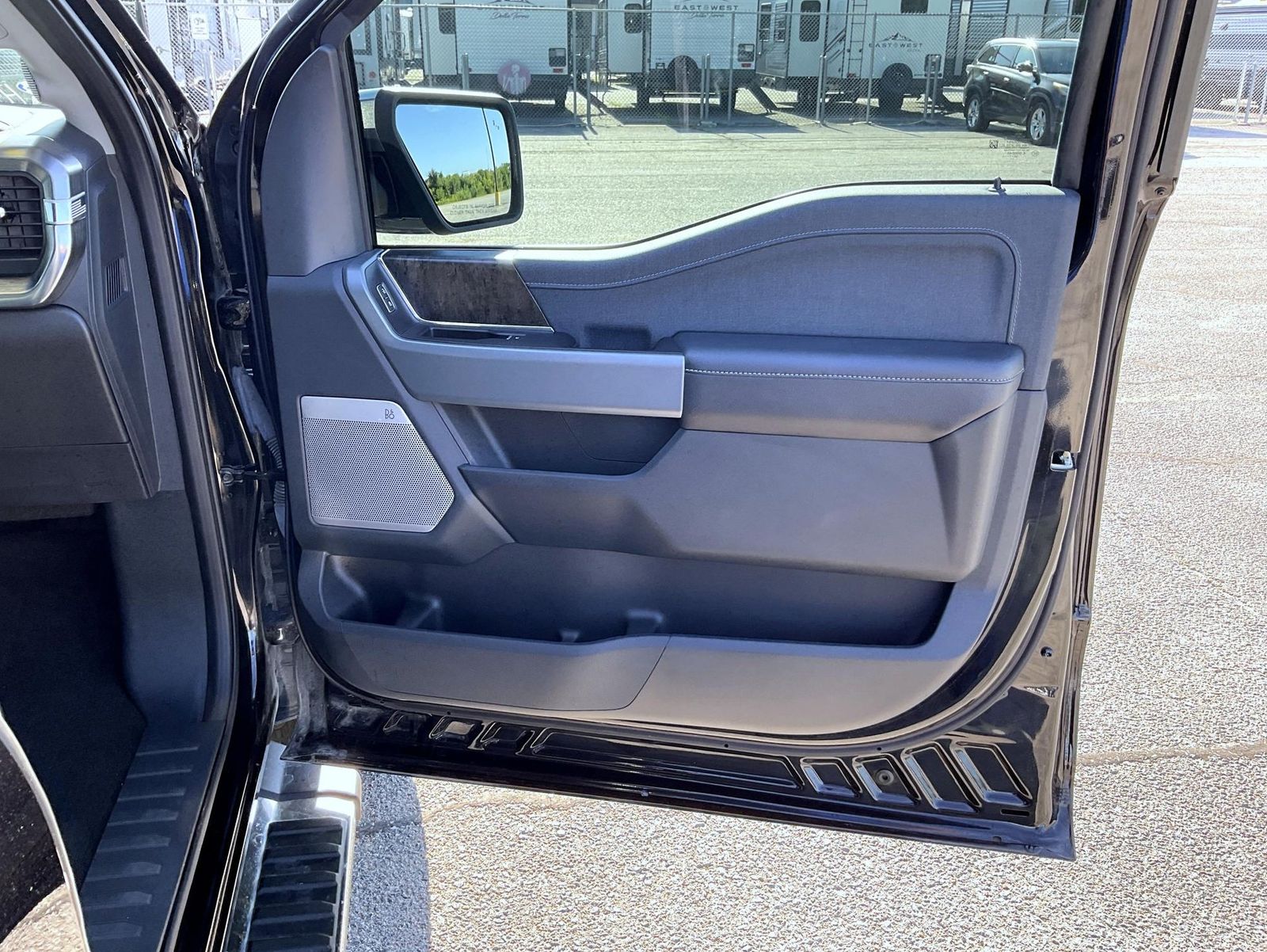 2022 Ford F-150 Lariat photo 16