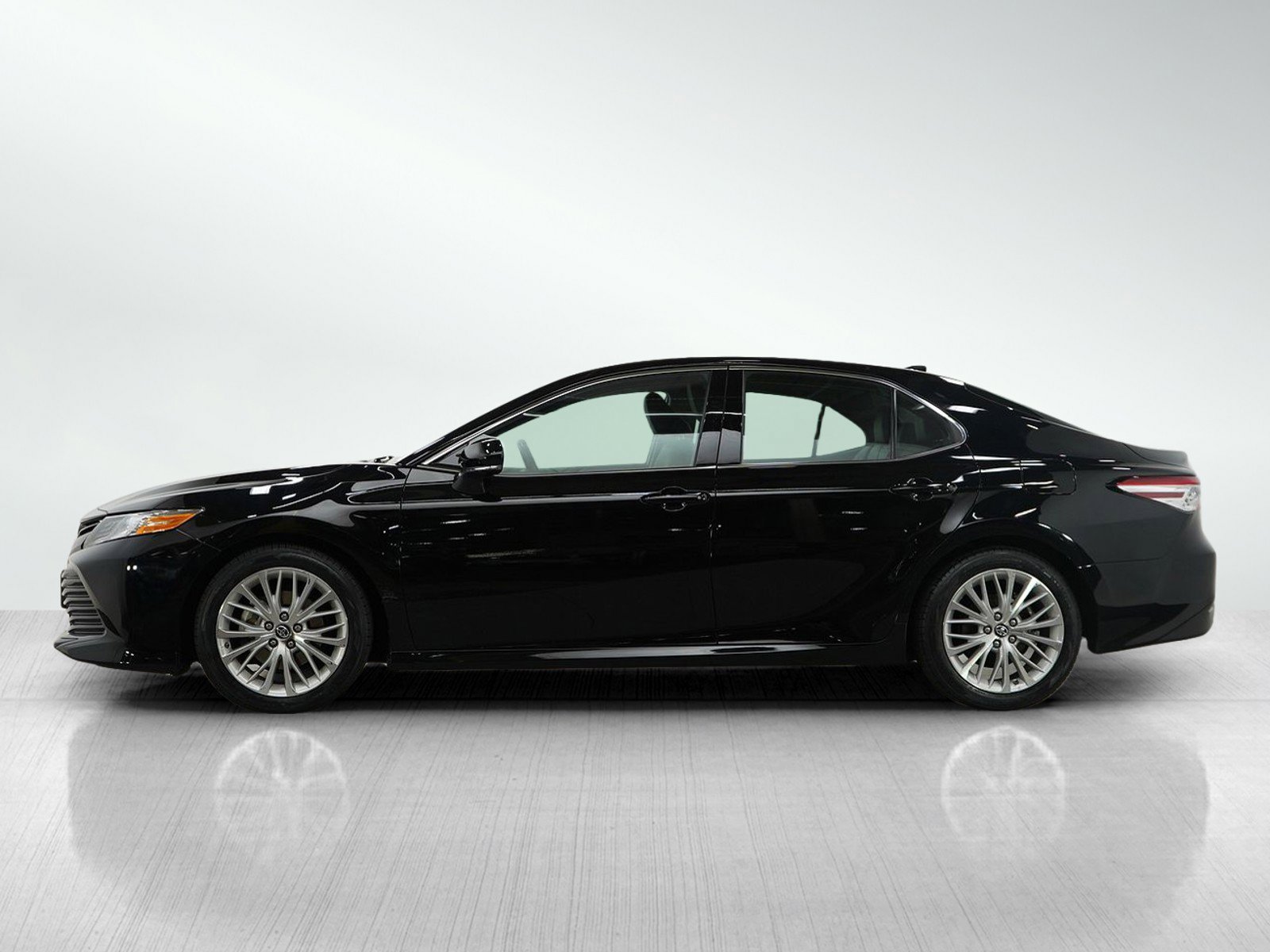 Used 2019 Toyota Camry XLE with VIN 4T1B11HK3KU763140 for sale in Bloomington, Minnesota