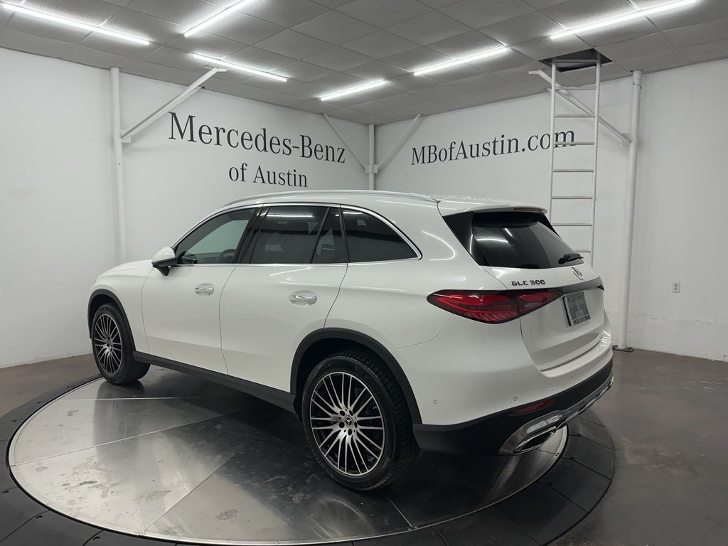 2026 Mercedes Benz GLC 300 photo 4