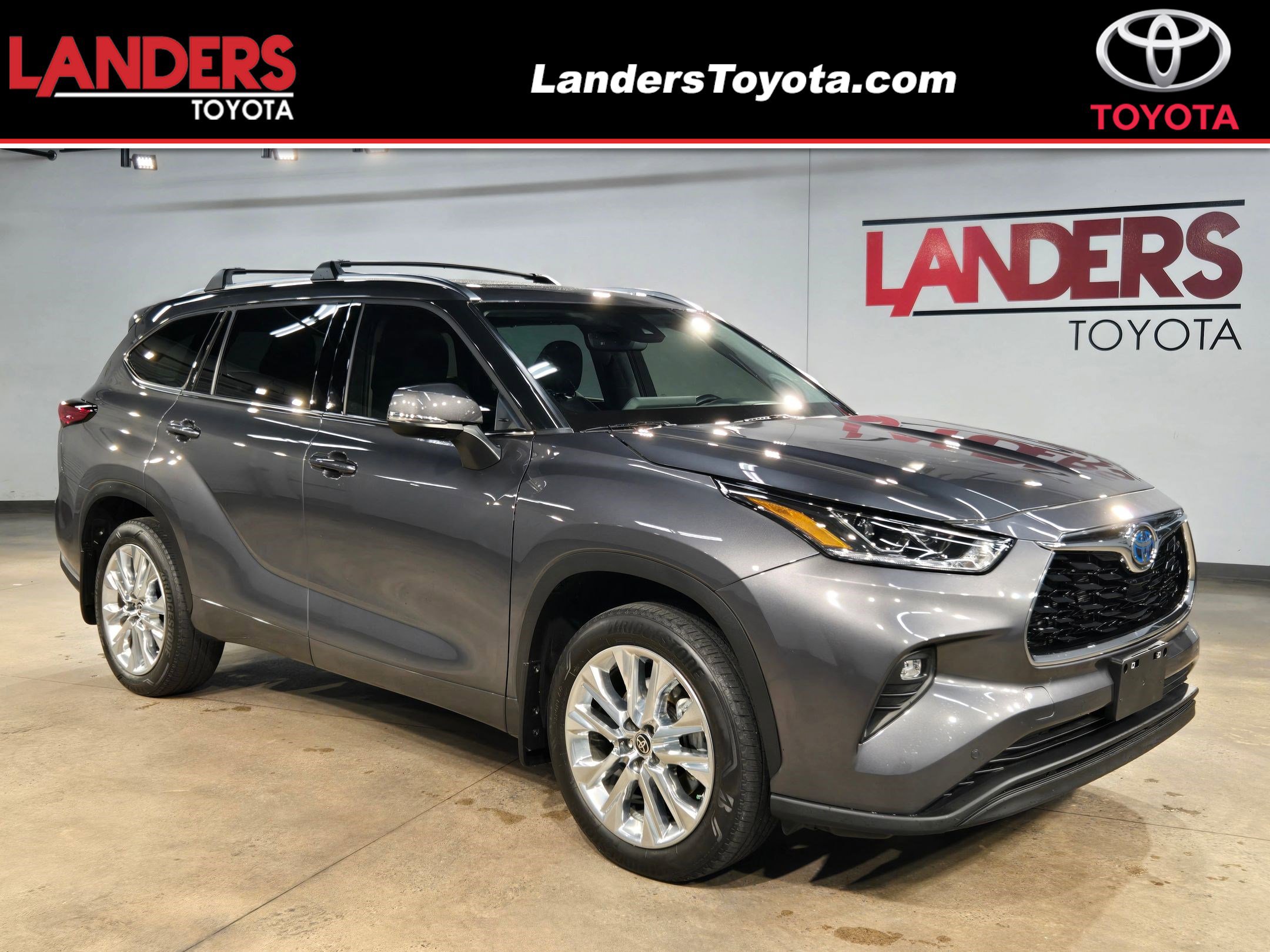 2023 Toyota Highlander Limited's photo