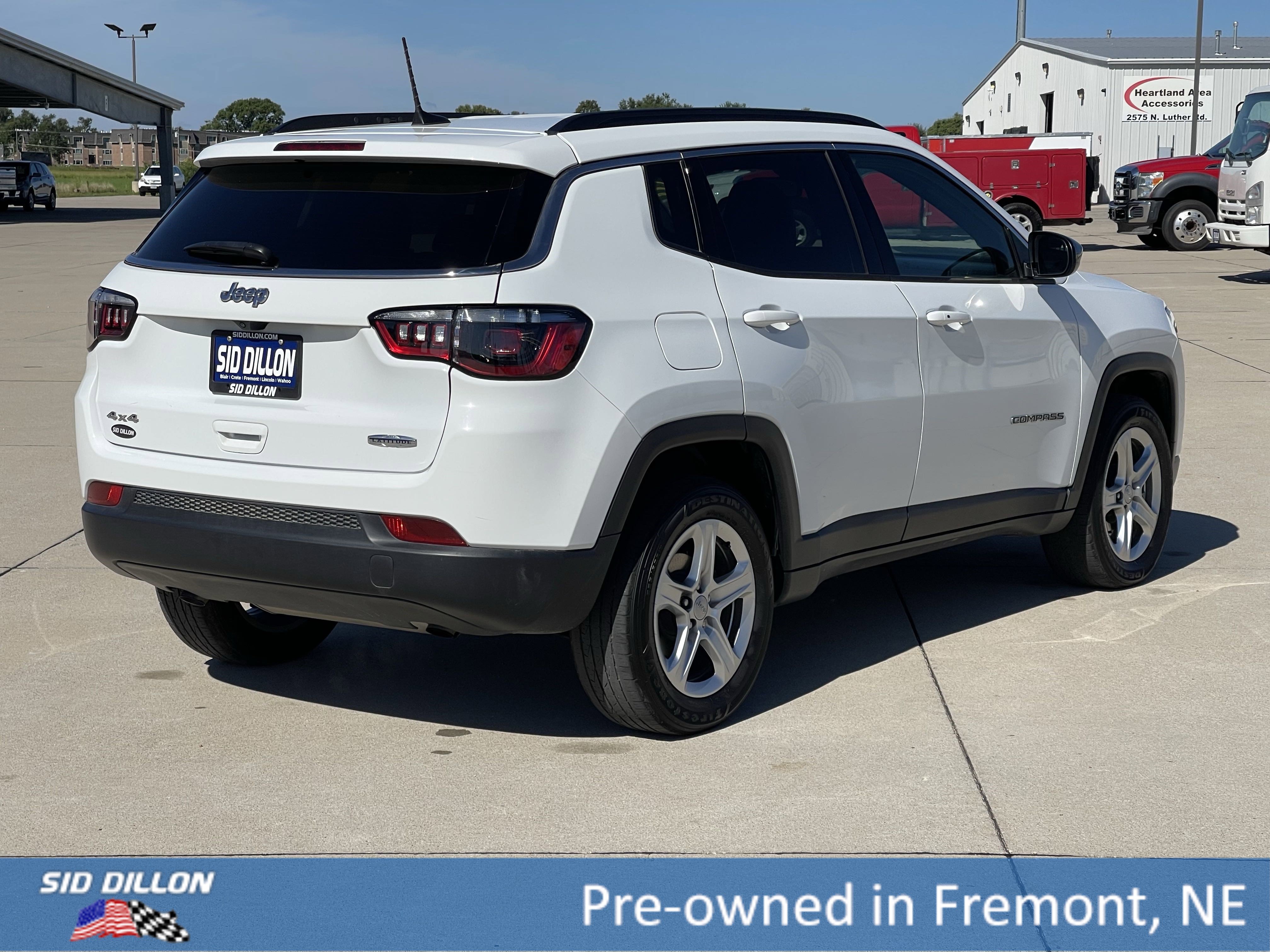 2023 Jeep Compass Latitude photo 2