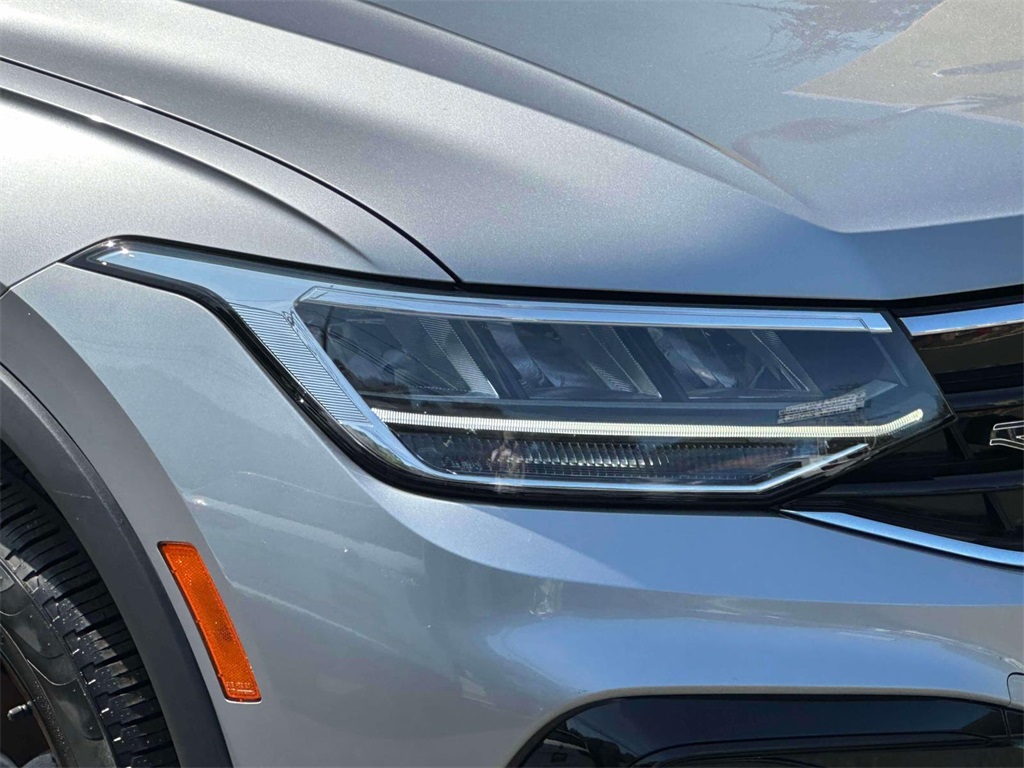 2022 Volkswagen Tiguan SE R-Line Black photo 6