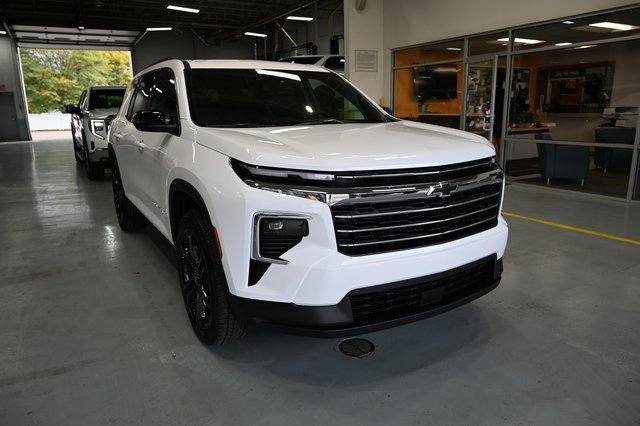 2026 Chevrolet Traverse photo 3