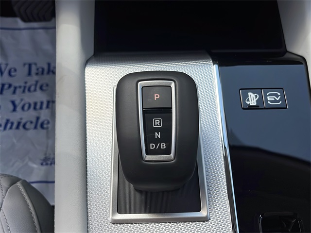 2025 Mitsubishi Outlander PHEV SEL photo 15