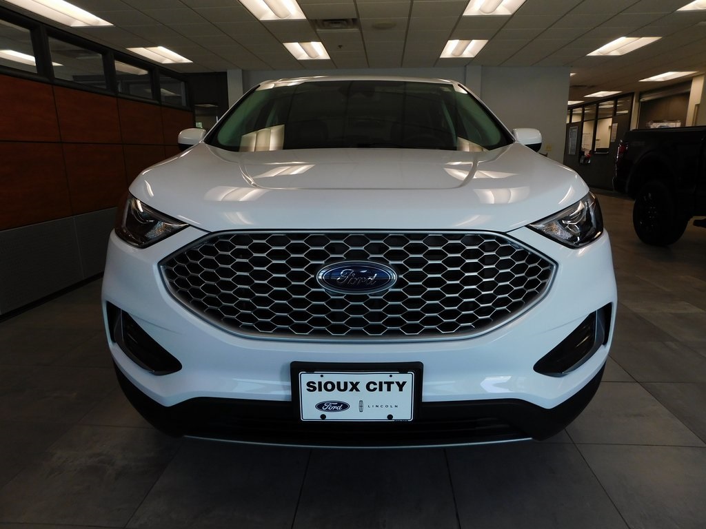 2024 Ford Edge SEL photo 3