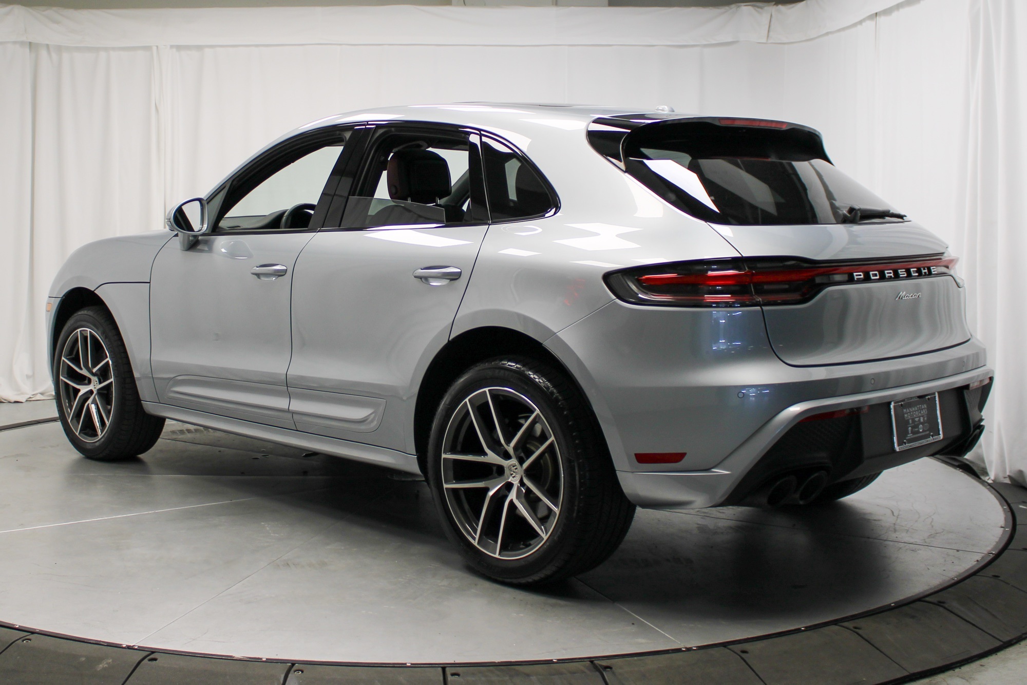 2025 Porsche Macan Base photo 7