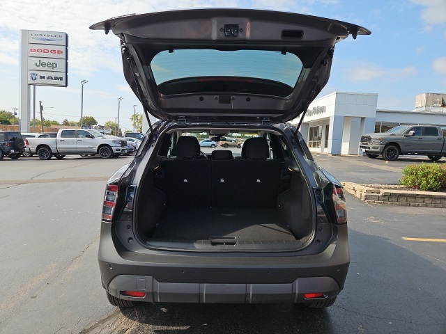 2025 Nissan Kicks SV photo 4