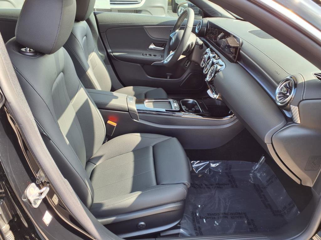 2025 Mercedes Benz CLA 250 4MATIC photo 13