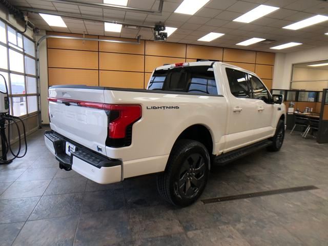 2025 Ford F-150 Lightning Lariat photo 8