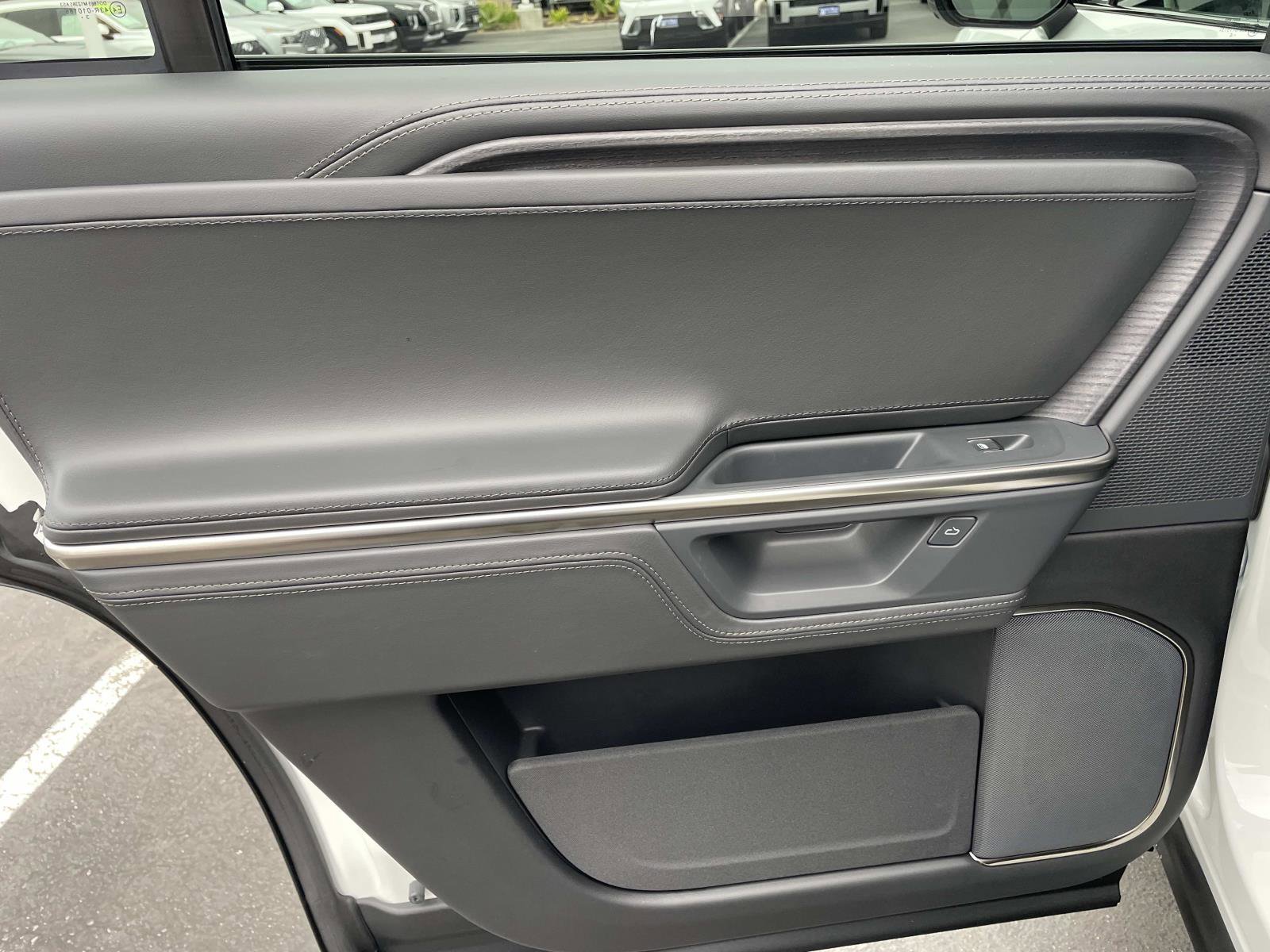 2025 Rivian R1S Adventure photo 19