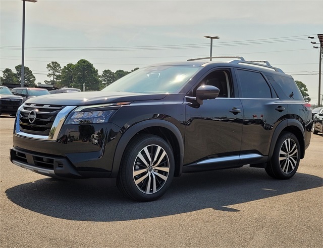 2025 Nissan Pathfinder Platinum photo 4