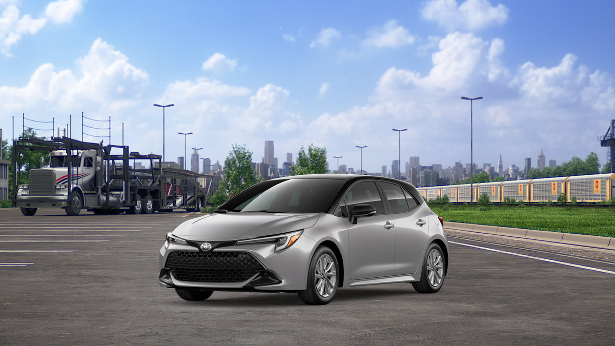 2026 Toyota Corolla Hatchback SE's photo