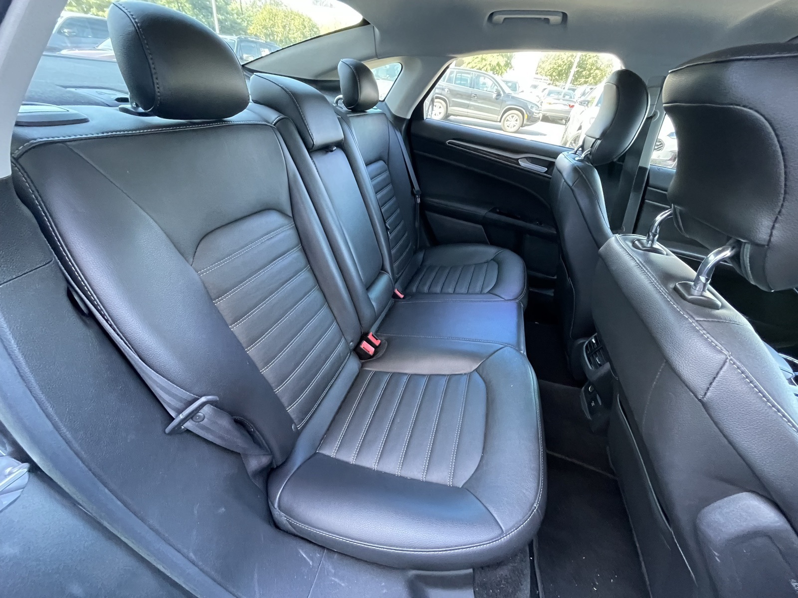 2015 Ford Fusion SE photo 21